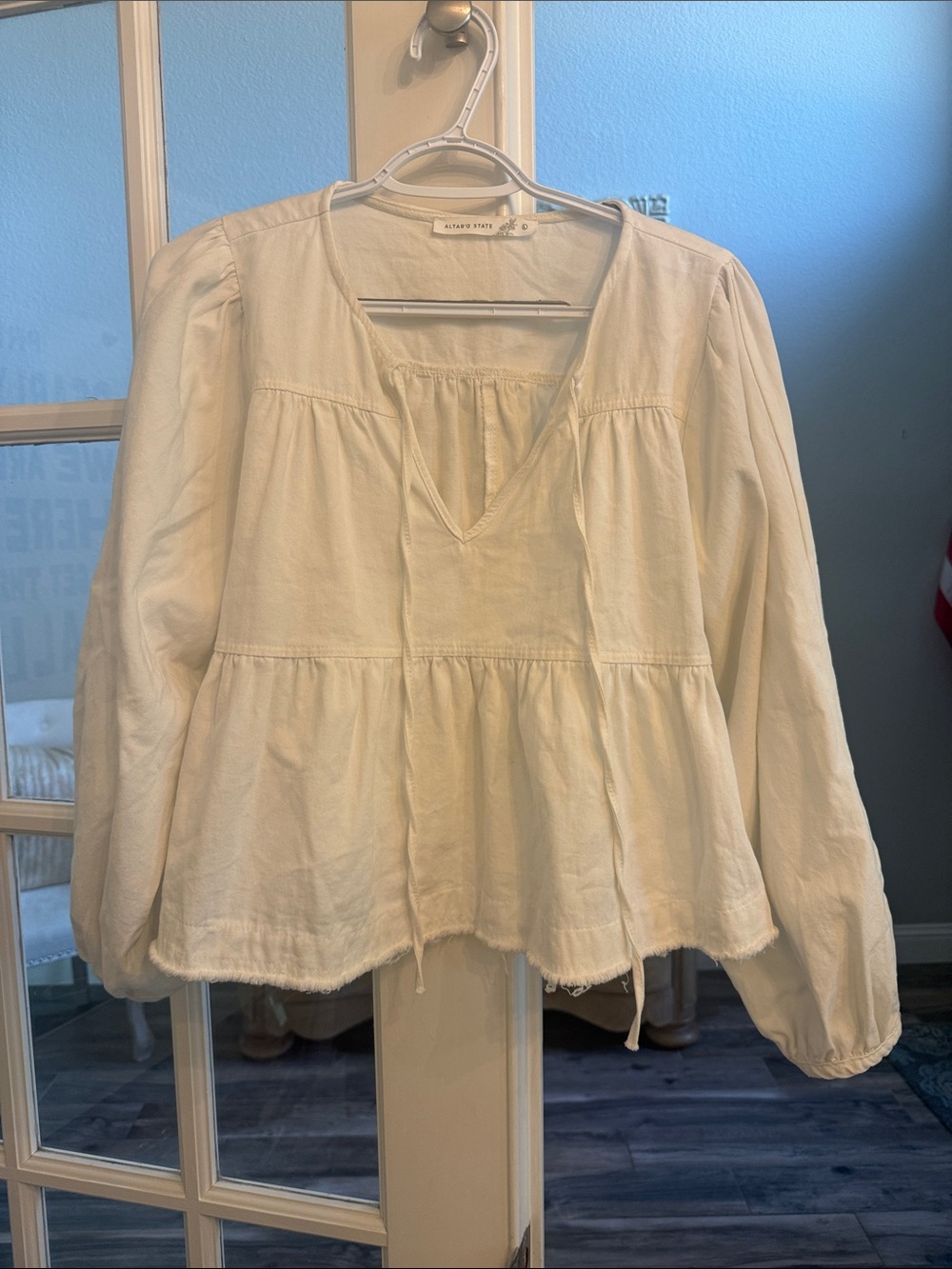 Darling Cropped  Altar'd State Cream/Off White Peasant Tiered Blouse Large